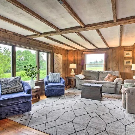 Renovated Farmhouse Less Than 1 Mile To Okemo Mountain!